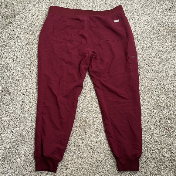Figs technical scrub burgundy joggers size LP nursing - Picture 6 of 7